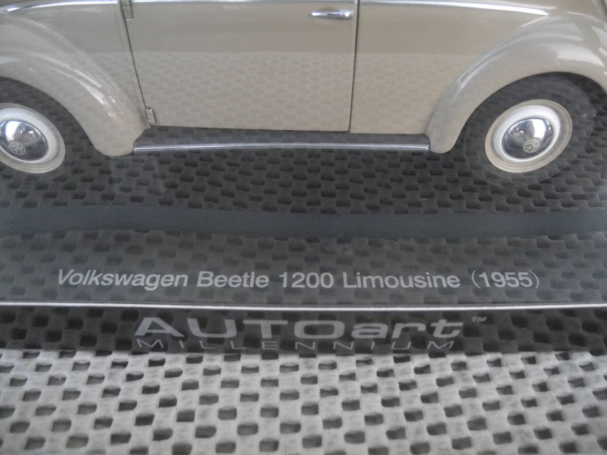 美品 送料込 AUTOart Beetle 1200 1955年　1/18 1/18 AUTOart Volkswagen VW BEETLE 1200 LIMOUSINE 1955 (Pink